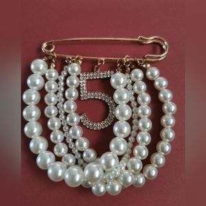Brooch (large) pearls and 5